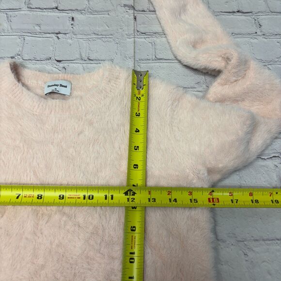 Aritzia Sunday Best Women Fuzzy Knit Cropped Sweater Size Medium C064 -1 - Picture 3 of 15